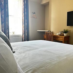 Station Lounge & Rooms